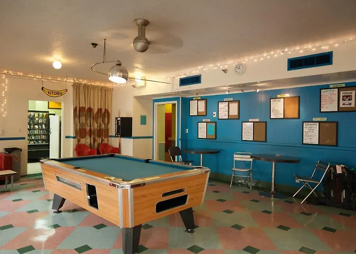 Banana Bungalow West Hollywood Hotel & Hostel